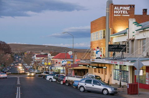 The Alpine Hotel - Accommodation NT 1