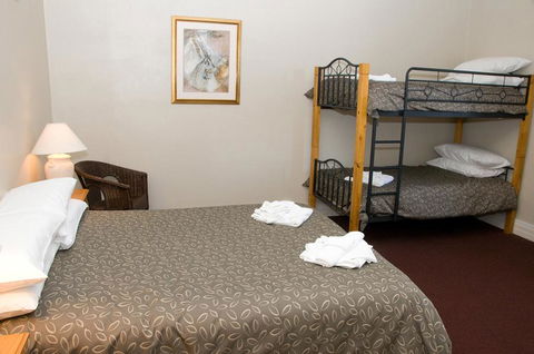 The Alpine Hotel - Accommodation NT 2