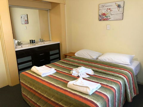 The Astor Hotel Motel - NT Tourism 0