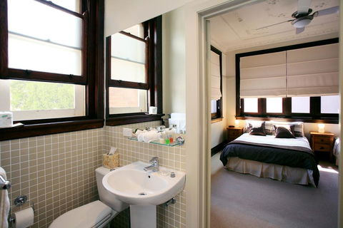 The Bank Guesthouse - NT Tourism 0