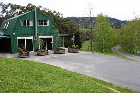 The Barn @ Charlottes Hill - NT Tourism 0