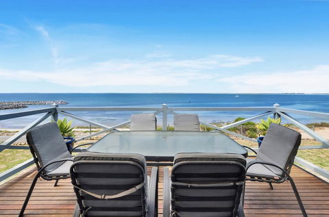 The Beach House - Point Turton - NT Tourism 0