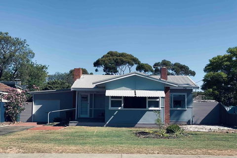 The Beach House Busselton - NT Tourism 0