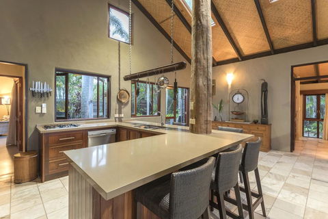 The Beach House On Newell - NT Tourism 3