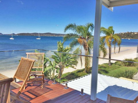 The Beach House' 169 Soldiers Point Road - Right On The Waterfront - NT Tourism 3