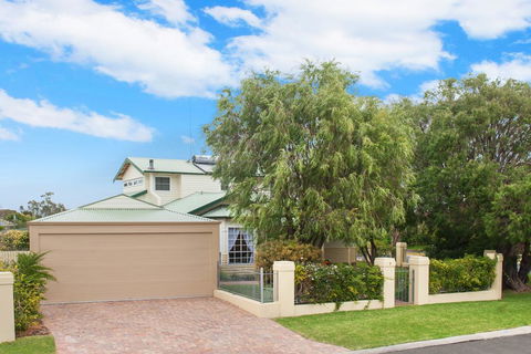 The Beach Retreat - NT Tourism 1