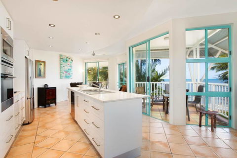 The Beach Shack 3BR Waterfront Resort, Own WIFI - Accommodation NT 1
