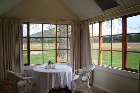 Buttons Cottage For Canyon & Rain Forest Walks With In House Dining - NT Tourism 24