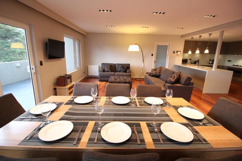 Sunny 3 Bedroom Apartment In Sandy Bay - Accommodation NT 7
