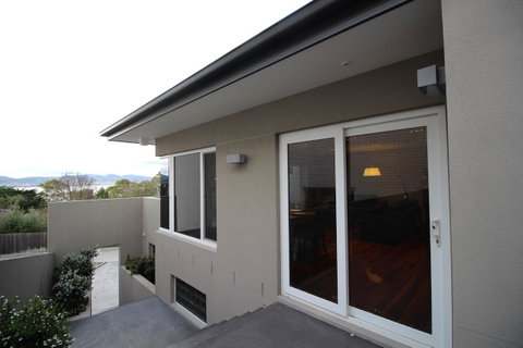 Sunny 3 Bedroom Apartment In Sandy Bay - Accommodation NT 15