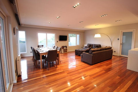 Sunny 3 Bedroom Apartment In Sandy Bay - Accommodation NT 1