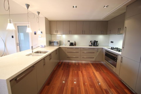 Sunny 3 Bedroom Apartment In Sandy Bay - Accommodation NT 3