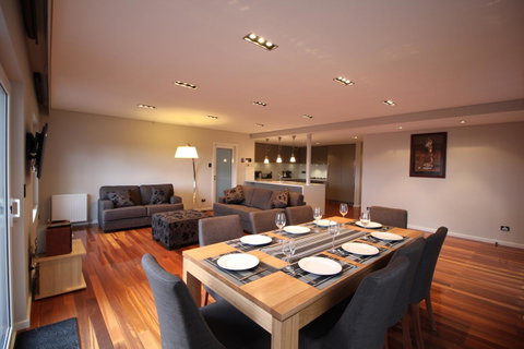 Sunny 3 Bedroom Apartment In Sandy Bay - Accommodation NT 0