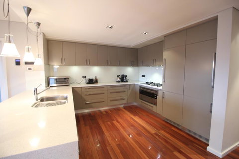 Sunny 3 Bedroom Apartment In Sandy Bay - Accommodation NT 10