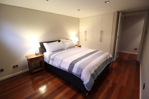 Sunny 3 Bedroom Apartment In Sandy Bay - Accommodation NT 2