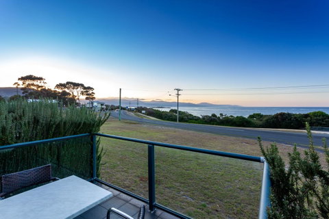 Beachfront Bicheno - Accommodation NT 10