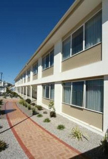 Edgewater Hotel - NT Tourism 0