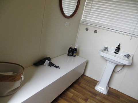 The Cabin 96 - Accommodation NT 16