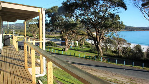 KINGFISHER COTTAGE Beachfront At The Binalong Bay - Accommodation NT 8
