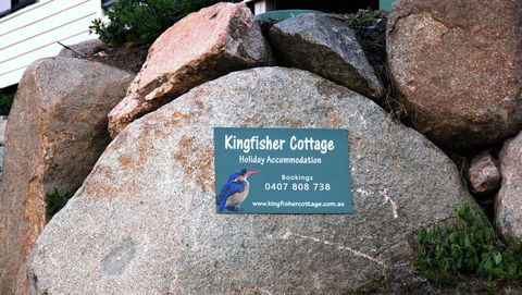 KINGFISHER COTTAGE Beachfront At The Binalong Bay - Accommodation NT 15