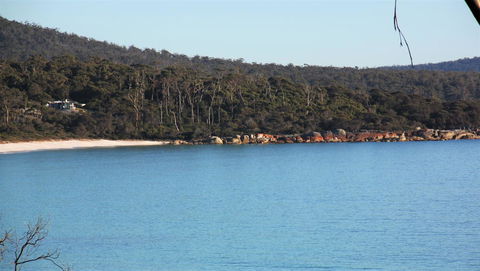 KINGFISHER COTTAGE Beachfront At The Binalong Bay - Accommodation NT 12