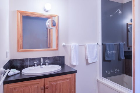 Freycinet Timber Cottage 2 - Accommodation NT 1