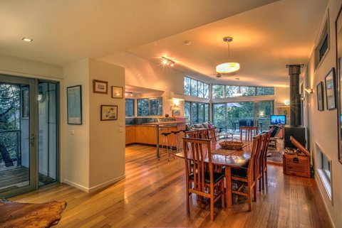 Freycinet Eco Luxe ~ Forest ~ Ocean ~ Mountain - Accommodation NT 12