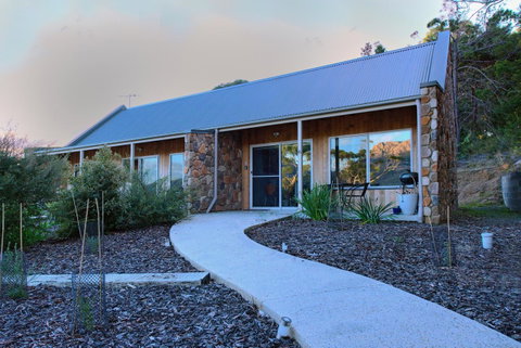 Freycinet Stone Studio 6 - Mica - Accommodation NT 7