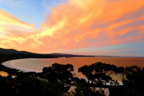 DOLPHIN LOOKOUT COTTAGE - Amazing Views Of The Bay Of Fires - Accommodation NT 0
