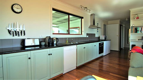 DOLPHIN LOOKOUT COTTAGE - Amazing Views Of The Bay Of Fires - Accommodation NT 5