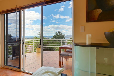 Isle Of Views - Accommodation NT 23