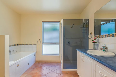 Isle Of Views - Accommodation NT 9