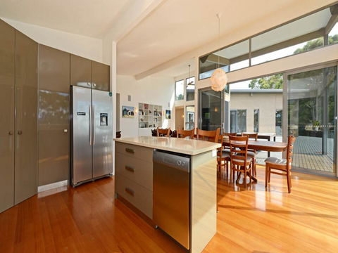 Cloudy Bay Lagoon Estate - NT Tourism 8