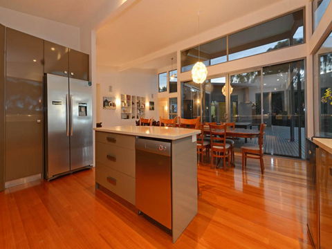 Cloudy Bay Lagoon Estate - NT Tourism 6