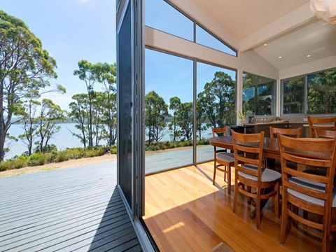 Cloudy Bay Lagoon Estate - NT Tourism 9