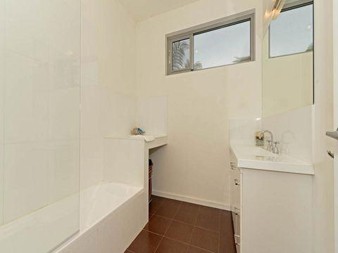 Cloudy Bay Lagoon Estate - NT Tourism 15