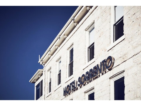 Hotel Sorrento - Accommodation NT 24