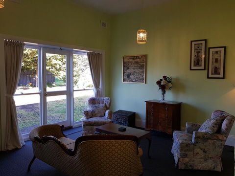 Coragulac House Cottages - Accommodation NT 10