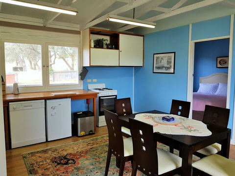 Coragulac House Cottages - Accommodation NT 33