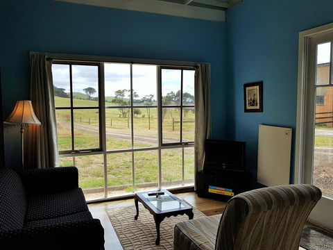 Coragulac House Cottages - Accommodation NT 28