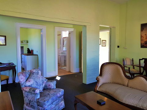 Coragulac House Cottages - Accommodation NT 9