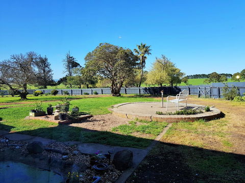 Coragulac House Cottages - Accommodation NT 19