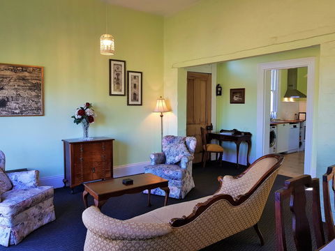 Coragulac House Cottages - Accommodation NT 3