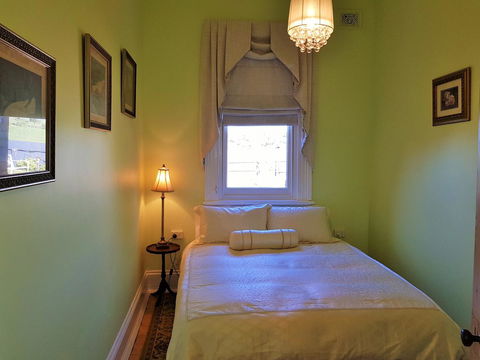 Coragulac House Cottages - Accommodation NT 6