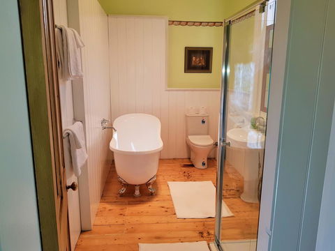 Coragulac House Cottages - Accommodation NT 4