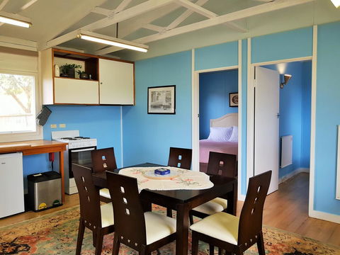 Coragulac House Cottages - Accommodation NT 24