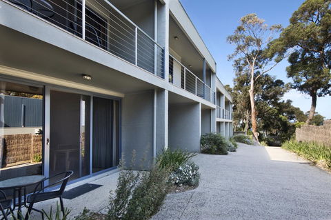 Lorne Surf Apartments - NT Tourism 0