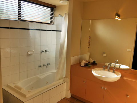 Lorne Surf Apartments - NT Tourism 24