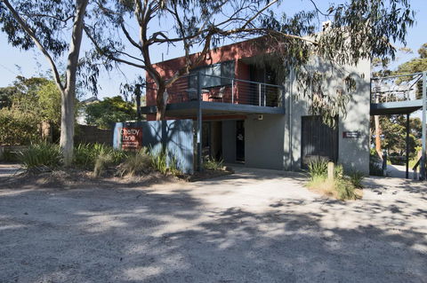 Lorne Surf Apartments - NT Tourism 8