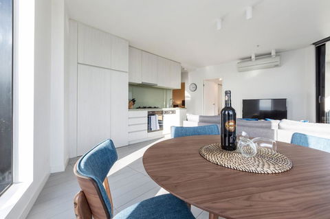 2Bedroom Apartment With Views In Docklands Next To CBD & Marvel Stadium - Accommodation NT 3